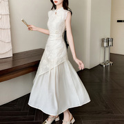 新中式温柔优雅无袖不规则，假两件长款绣花连衣裙2024夏季