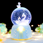 创意天鹅水晶球八音盒自动飘雪彩灯音乐盒客厅桌面，摆件生日礼物女