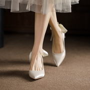 法式绸缎单鞋女日常可穿白色，伴娘新娘配婚纱，婚鞋细跟成人礼高跟鞋