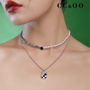 ccoo新独特(新独特)设计天然珍珠，项链女小方块，锁骨链黑白方格吊坠颈链
