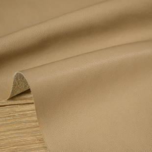 高档棕色很柔软弹力皮革布料 质感强 服装裤子短裙软包面料