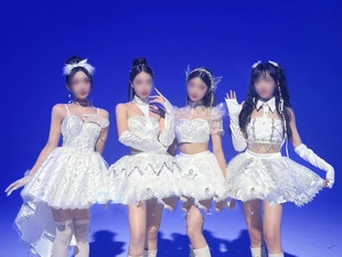 kpop演出服女团m7主播白色同款新舞蹈队台套装打歌韩年会(韩年会)表爵士服
