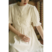 然而和风原创圆领爱德华高腰，灯笼袖蝴蝶结拼接蕾丝白色刺绣连衣裙