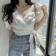 韩国chic夏季设计感小众交叉v领绑带松紧，收腰泡泡袖短款衬衫上衣