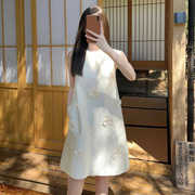 法式温柔风白色无袖连衣裙女夏设计感小众立体珍珠装饰花无袖连衣