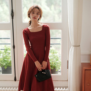 法式复古女秋冬季方领气质长袖针织连衣裙收腰显瘦打底红色长裙
