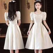 白色短袖连衣裙女法式高级感领证登记小白裙，收腰小个子赫本风裙子