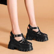 黑色夏季12cm内增高厚底包头凉鞋，女真皮休闲松糕镂空小个子猪笼鞋