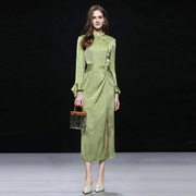 2024春季时尚新中式立领扭结设计收腰修身开衩绿色旗袍连衣裙