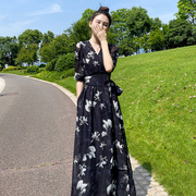 黑色碎花连衣裙女夏季2023法式气质收腰显瘦高级感绝美长裙子