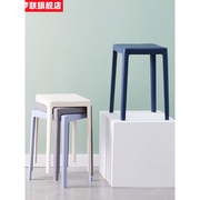 。北欧塑料四角方凳加厚大人凳子，时尚板凳折叠餐桌凳家用备用凳高