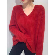红色羊绒衫女宽松v领毛衣女，2023春季设计感小众针织打底衫