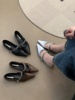 欧洲站软皮女鞋2023年春秋季纯色金属链条，搭扣浅口平跟单鞋女