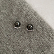 doudoustore黑色笑弧925银针精致弧度黑珍珠耳钉，显气质耳环耳饰