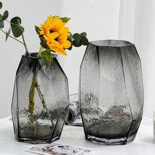 现代简约北欧几何灰色玻璃，花瓶样板间轻奢摆件，创意家居软装饰品