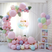 宝宝周岁生日装饰场景，布置气球男女朋友，派对浪漫表白创意圆环背景
