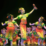 小荷风采红红的花花鞋儿童演出服装中国风，六一女童喜庆舞蹈服舞台