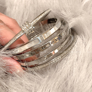 银色钛钢锆石素圈手镯，女轻奢小众设计感高级闺蜜手链简约气质手饰