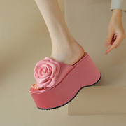 外穿厚底女拖鞋一字型粉色花朵，凉拖超高跟防水台露趾坡跟显瘦凉鞋