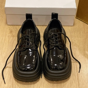 厚底小皮鞋2023春季小众黑色，英伦风小方头，厚底前系带女单鞋子