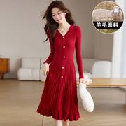 减龄秋冬红色长款高端羊毛，针织纽扣荷叶，边设计过膝坑条显瘦毛衣裙