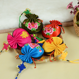手工布艺刺绣装饰挂饰小清代香包机绣荷包，香囊中国风传统小礼