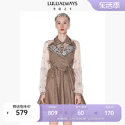 lulualways商场同款时尚，卡其色格子串珠，镂空蕾丝拼接连衣裙