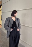 韩国24春季女设计感小阔肩圆领系扣黑灰色棉麻中长款外套