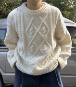 奶白色冬季毛衣羊毛，慵懒风圆领，短款毛衣韩版款式麻花针织衫厚