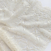 米白色花朵镂空水溶性蕾丝，布料纯色裙装礼服旗袍定制面料
