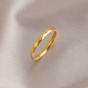 精致多切面棱形素圈戒指女小众设计轻奢高级感钛钢不掉色简约素戒