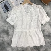 重工刺绣花镂空收腰v领小衫，简洁白色纯棉，短袖衬衫女2023夏季