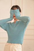 法式复古蓝色坑条打底针织衫女秋冬气质内搭收腰显瘦短款v领毛衣