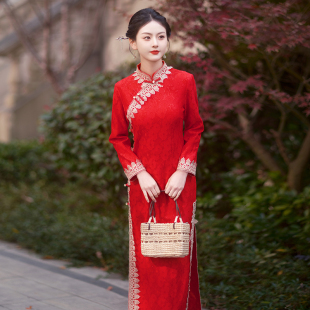 红色长款改良蕾丝旗袍2024年年轻款复古国风长袖气质走秀礼仪
