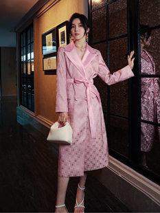 时尚国潮粉色千鸟格双排扣显瘦风衣优雅新中式提花西服长外套