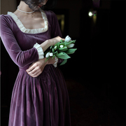 秋冬季紫色丝绒方领长裙女高腰，法式复古宫廷风，赫本风高级感连衣裙