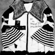 制服派对售磬亚文化辣妹冬季黑白条纹姬袖蝙蝠领朋克加绒外套