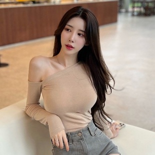 韩国东大门女装气质修身显瘦斜边，露肩性感显胸大长袖t恤上衣