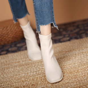 白色靴子法式短靴女2023秋季单靴瘦瘦靴厚底，高跟马丁靴小踝靴