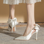 白色高跟鞋配裙子细跟气质高级感缎面蝴蝶结浅色法式尖头浅口单鞋