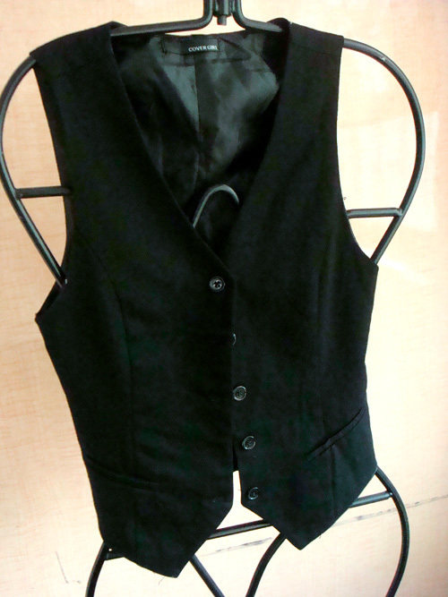 ★明星感の百搭黑色W形收腹小<em>马甲</em>,挂脖式亮