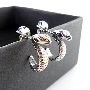  韩国时尚复古潮 小蛇男耳钉单只 钛钢银色 蛇年吉祥物本命年饰品