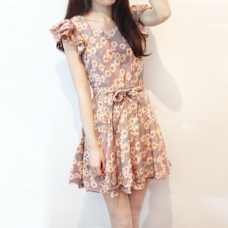 可爱花朵束荷叶袖...