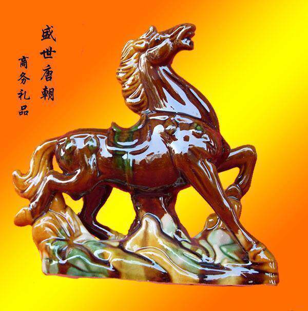 唐三彩神采飞扬枣红马陶瓷工艺品摆设家庭摆件送礼佳品商务礼品