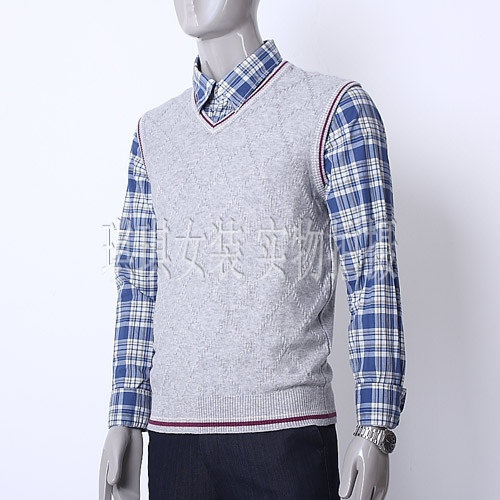 <em>男装毛衣背心</em>时尚舒适 男装休闲无袖针织 纯色