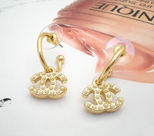 Contador con doble cara sección de pequeñas fragantes salvajes simples de la perla de perlas de oro pendientes de espesor K plateado