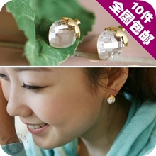 AQ0361 冰的畅快韩国饰品 OL必败款 小巧可爱草莓耳钉3g