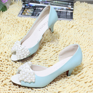   典雅小公主珍珠蝴蝶结水钻侧镂空闪亮细跟女鞋鱼嘴中跟凉鞋