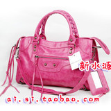 淘宝热卖 Balenciaga/巴黎世家细纹皮-流苏银扣机车包中号 玫红色