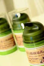 【蘭】电脑肌定制 轻薄无油不堵塞毛孔 防辐射修容隔离spf20 pa++